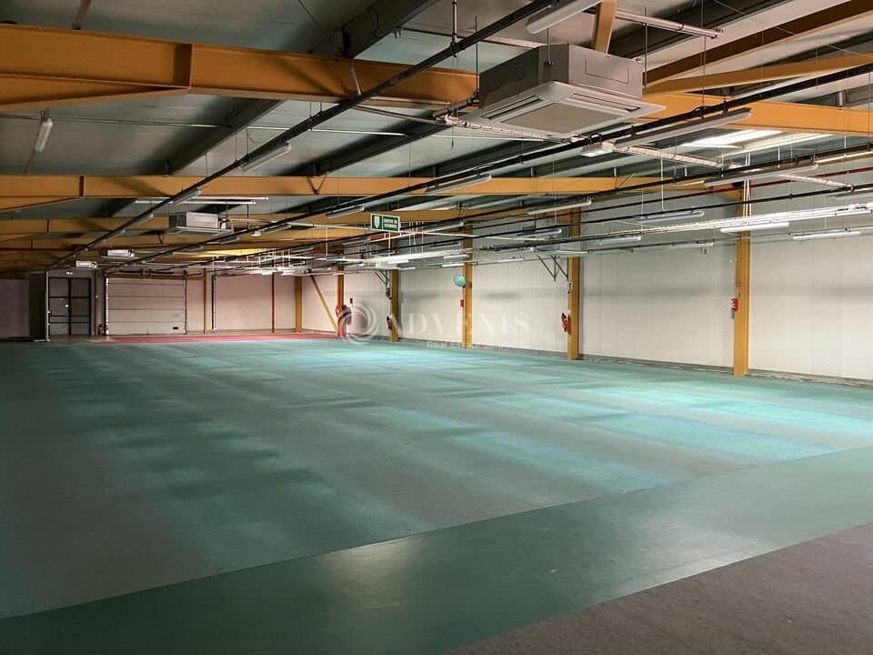 Local commercial · 575 m² · Location — photo 1