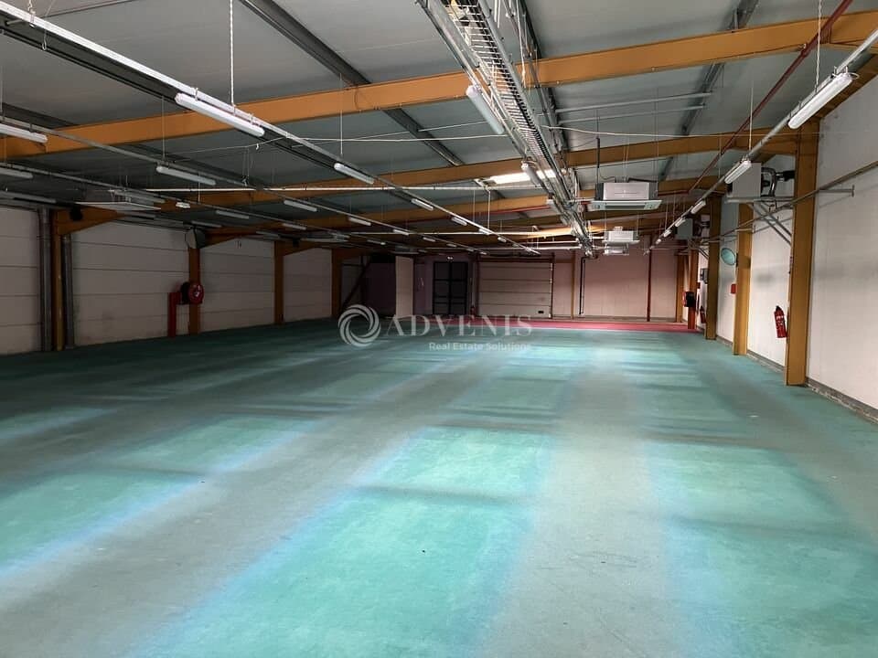 Local commercial · 575 m² · Location — photo 3