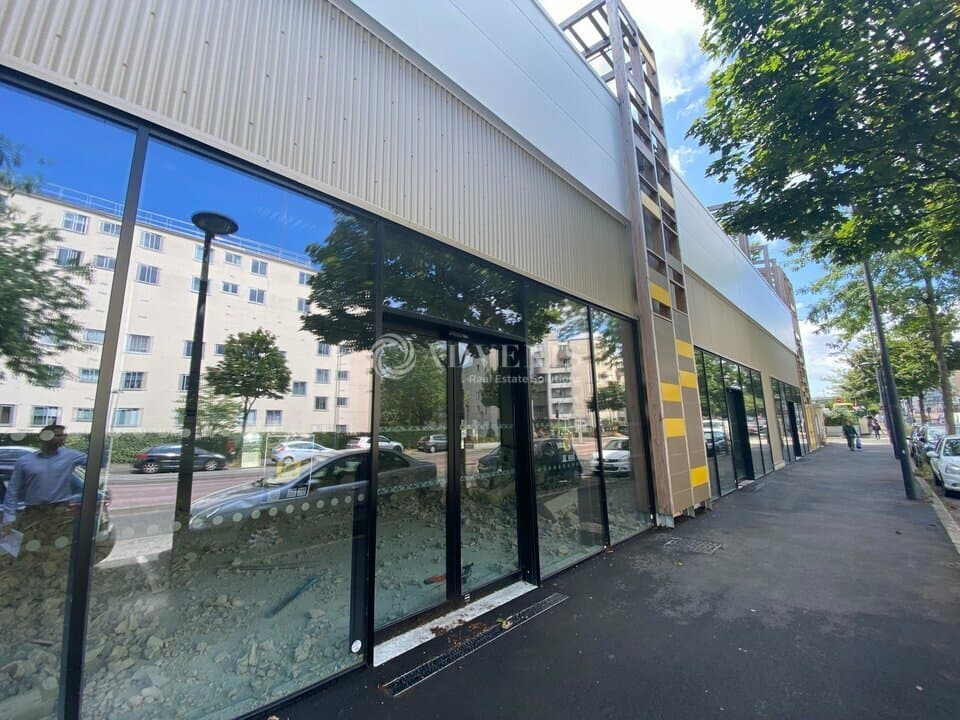 Local commercial · 366 m² · Location — photo 1