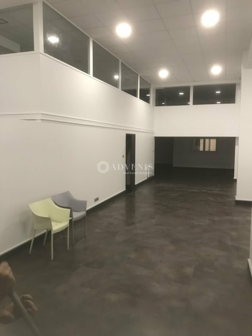 Local commercial · 352 m² · Location — photo 3