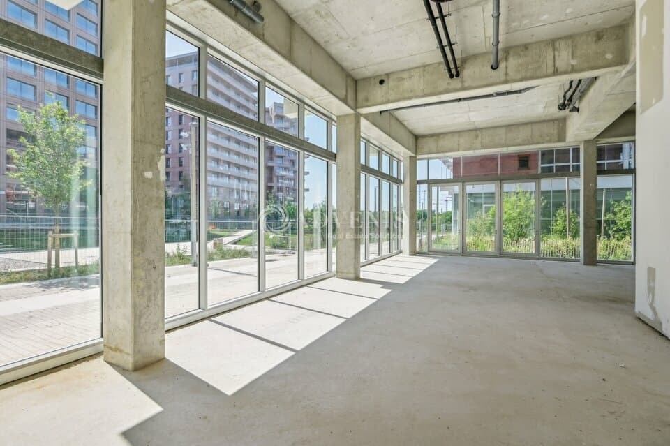 Local commercial · 357 m² · Location — photo 3