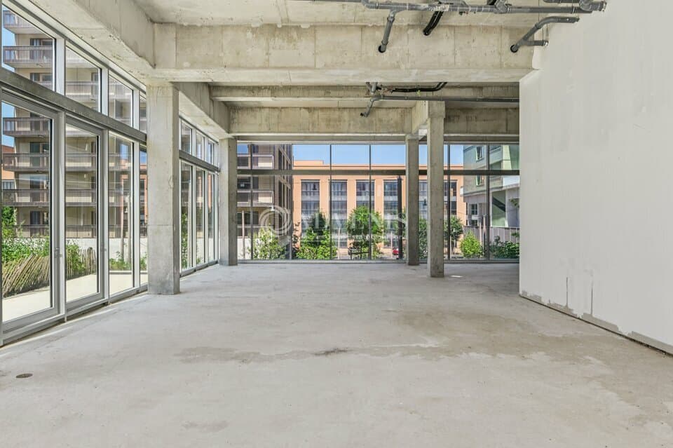 Local commercial · 357 m² · Location — photo 2