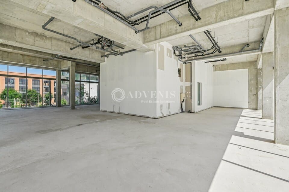 Local commercial · 357 m² · Location — photo 1