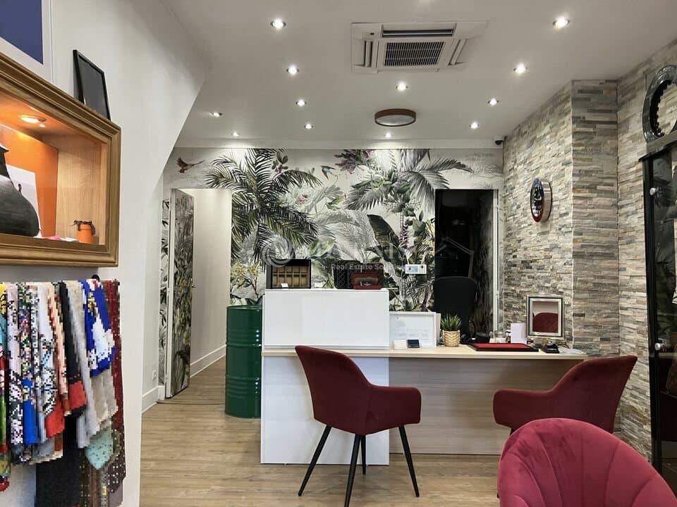 Local commercial · 99 m² · Achat des murs — photo 1