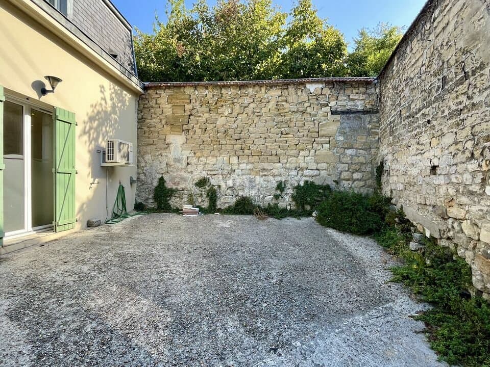 Local commercial · 113 m² · Location — photo 2