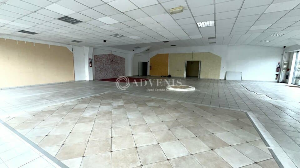 Local commercial · 313 m² · Location — photo 2