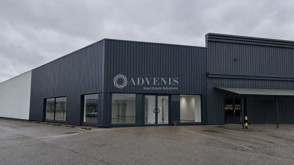 Local commercial · 472 m² · Location — photo 1