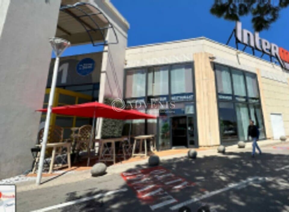 Local commercial · 151 m² · Location — photo 1