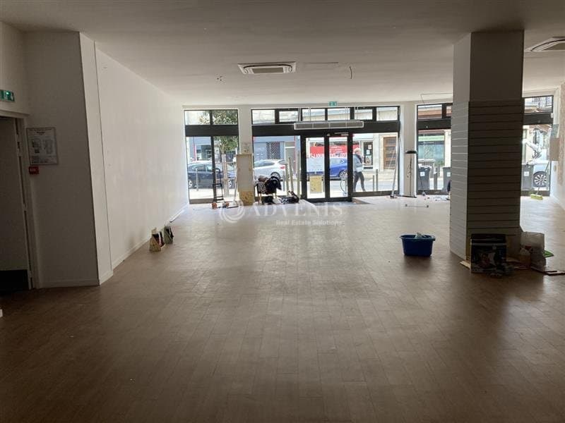 Local commercial · 383 m² · Location — photo 2