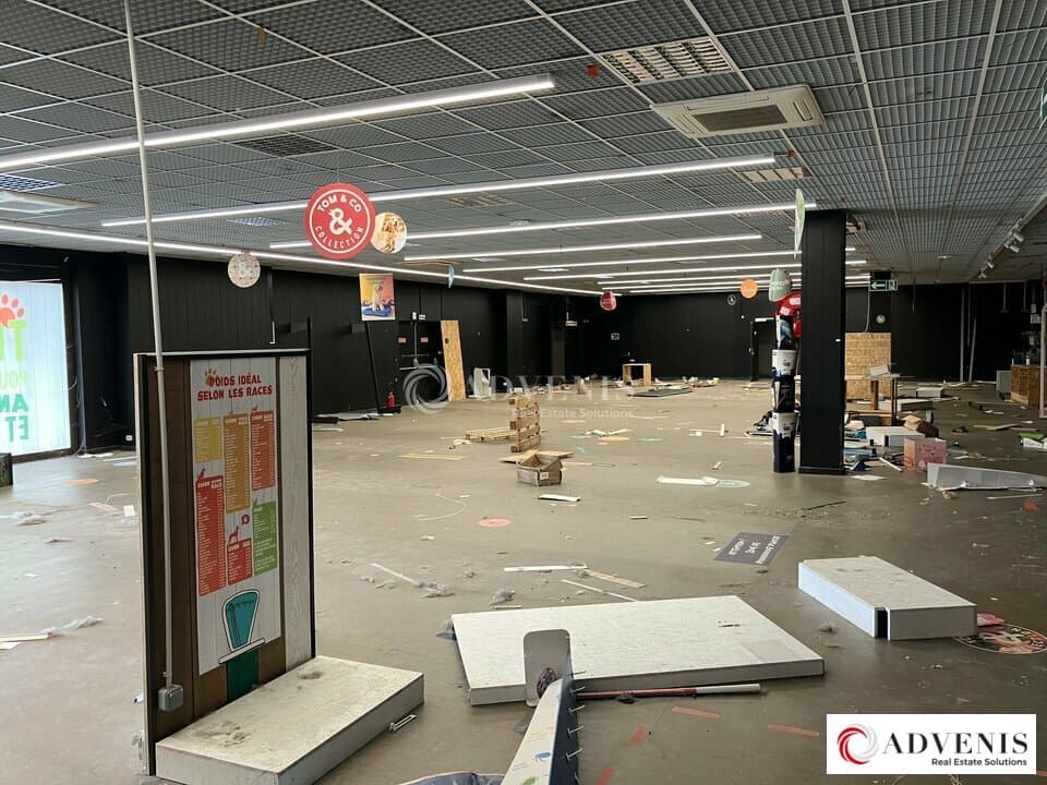 Local commercial · 677 m² · Location — photo 3