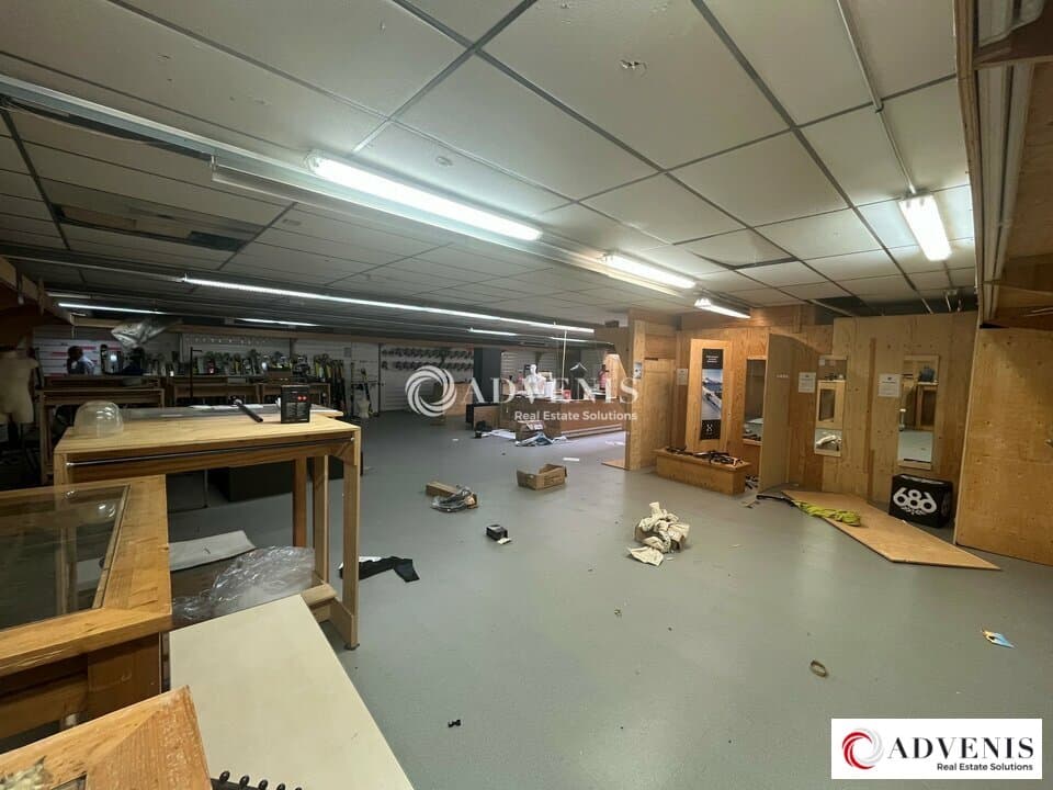 Local commercial · 1040 m² · Location — photo 3