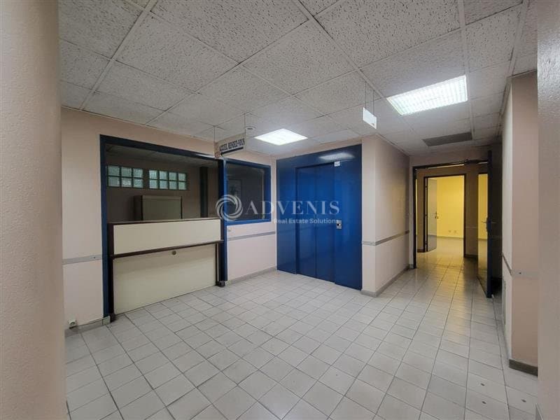 Local commercial · 4423 m² · Achat des murs — photo 2