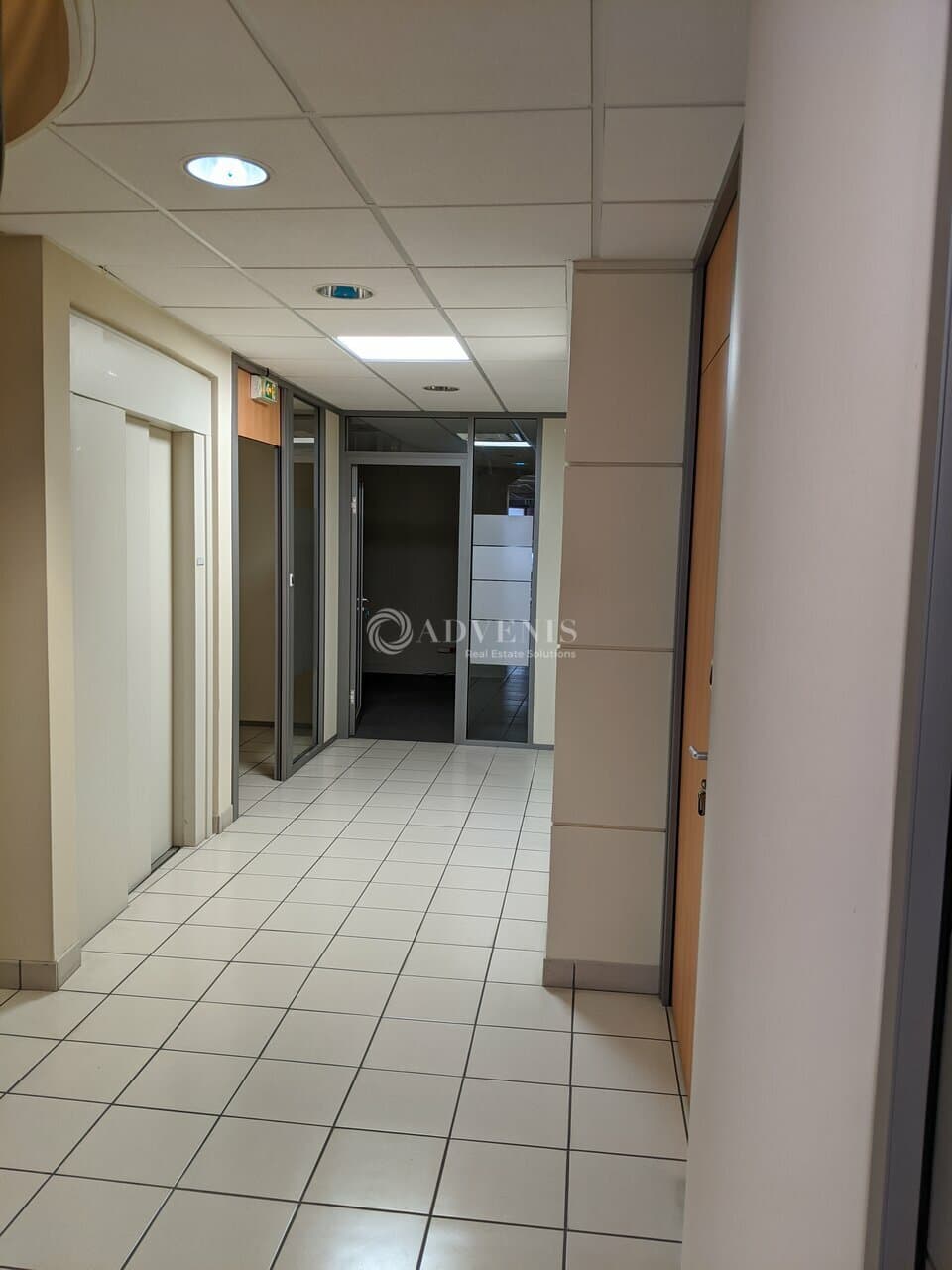 Local commercial · 277 m² · Location — photo 3