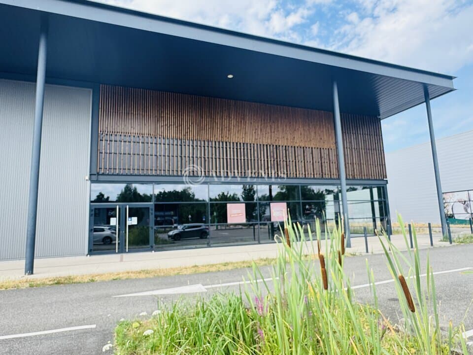 Local commercial · 1050 m² · Location — photo 1
