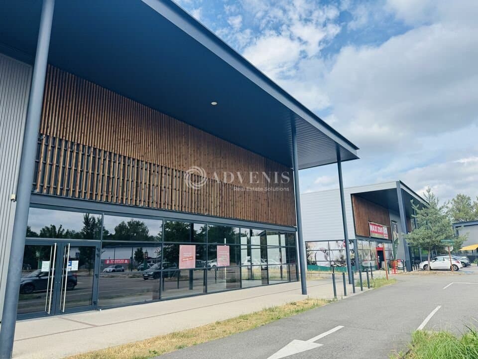 Local commercial · 1050 m² · Location — photo 2