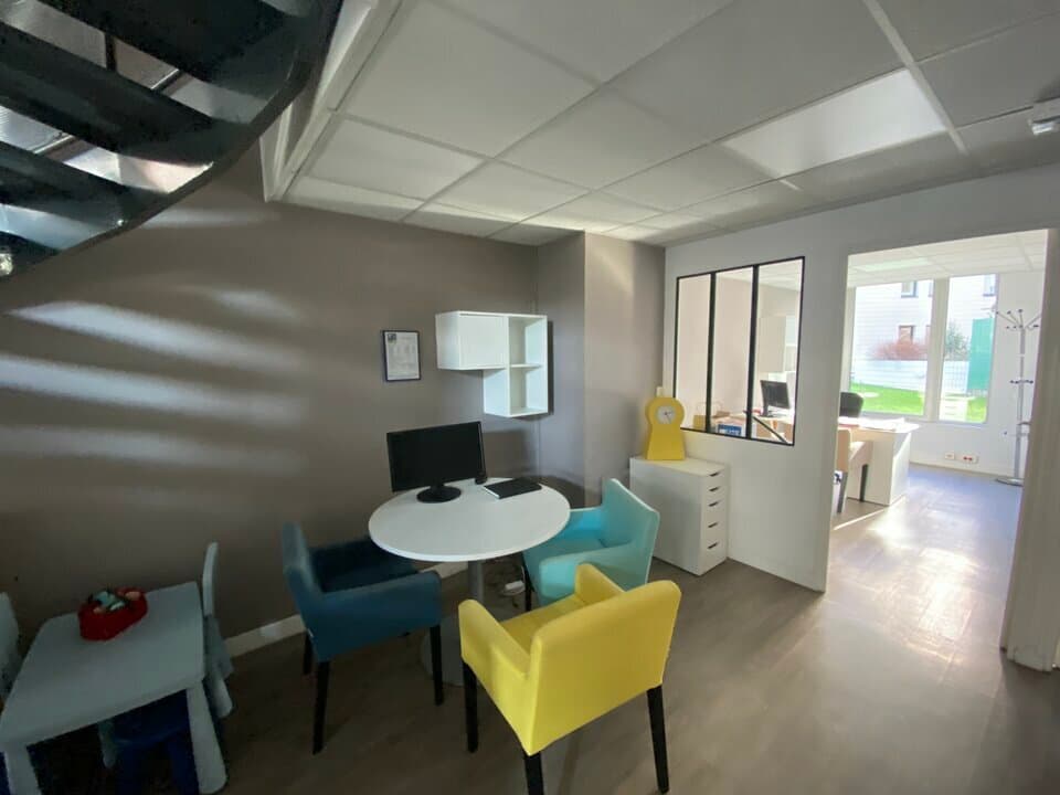 Local commercial · 115 m² · Location — photo 2
