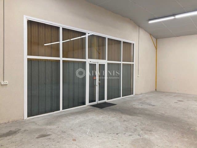 Local commercial · 240 m² · Location — photo 1