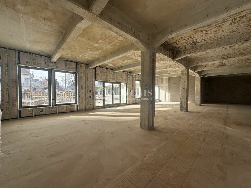 Local commercial · 318 m² · Achat des murs — photo 3