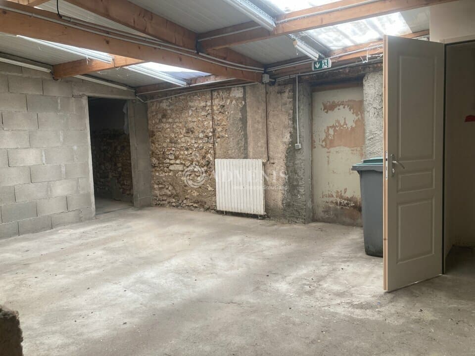 Local commercial · 350 m² · Location — photo 3