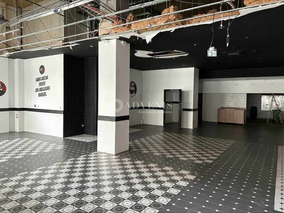 Local commercial · 305 m² · Location — photo 2
