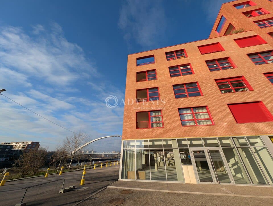 Local commercial · 228 m² · Location — photo 2