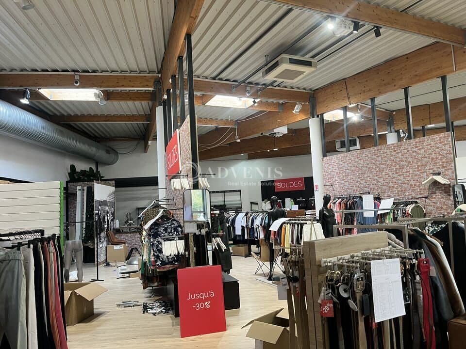 Local commercial · 560 m² · Location — photo 3