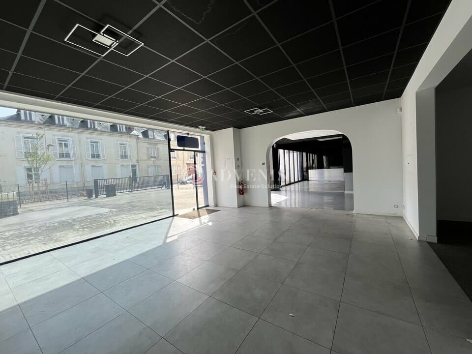 Local commercial · 220 m² · Location — photo 2