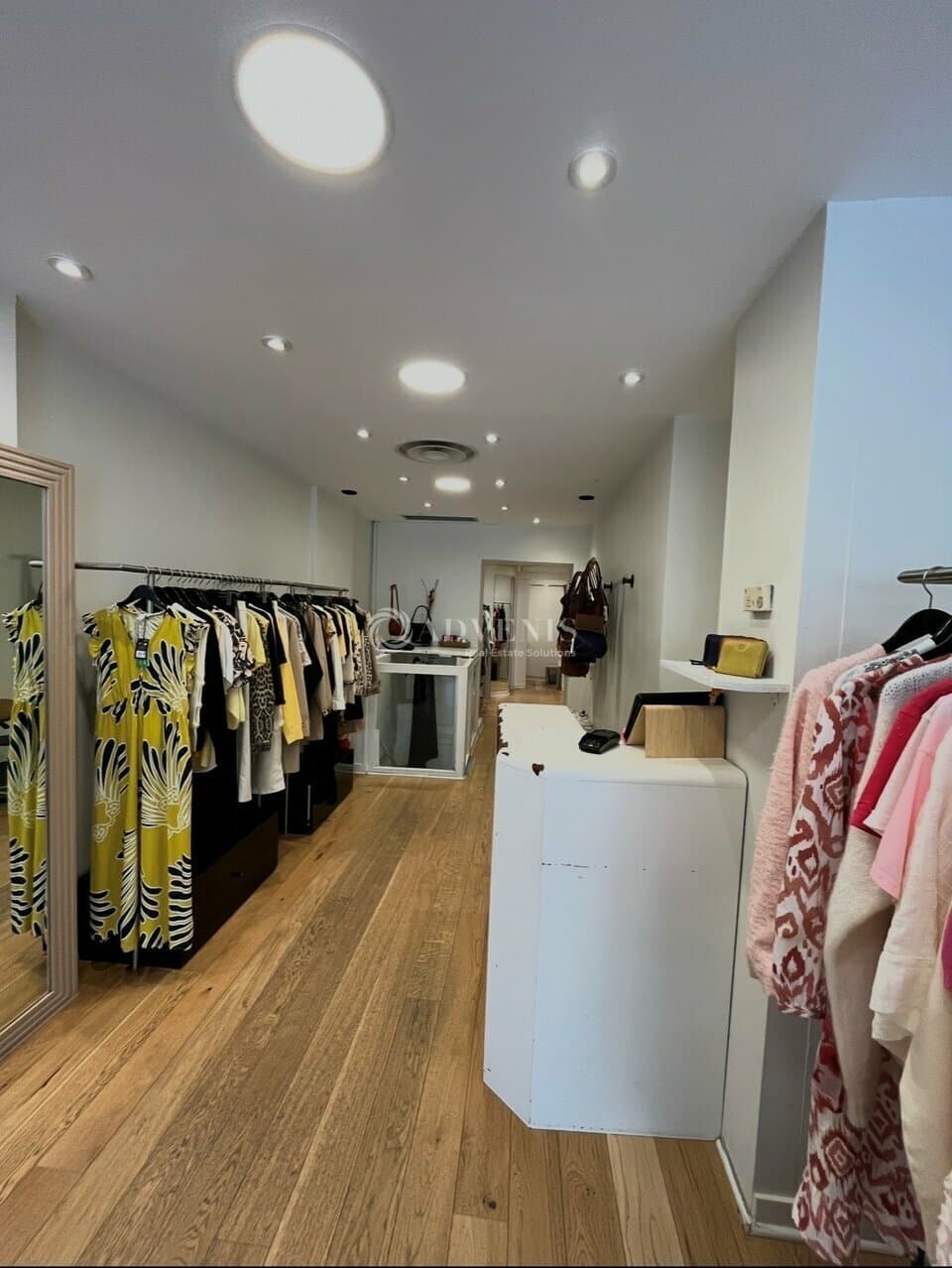 Pret-a-Porter Femme · 54 m² · Cession de bail — photo 2