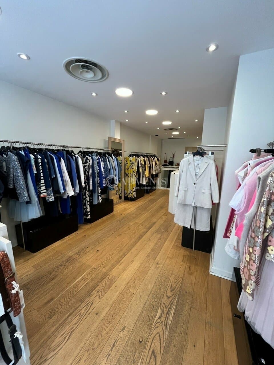 Pret-a-Porter Femme · 54 m² · Cession de bail — photo 3