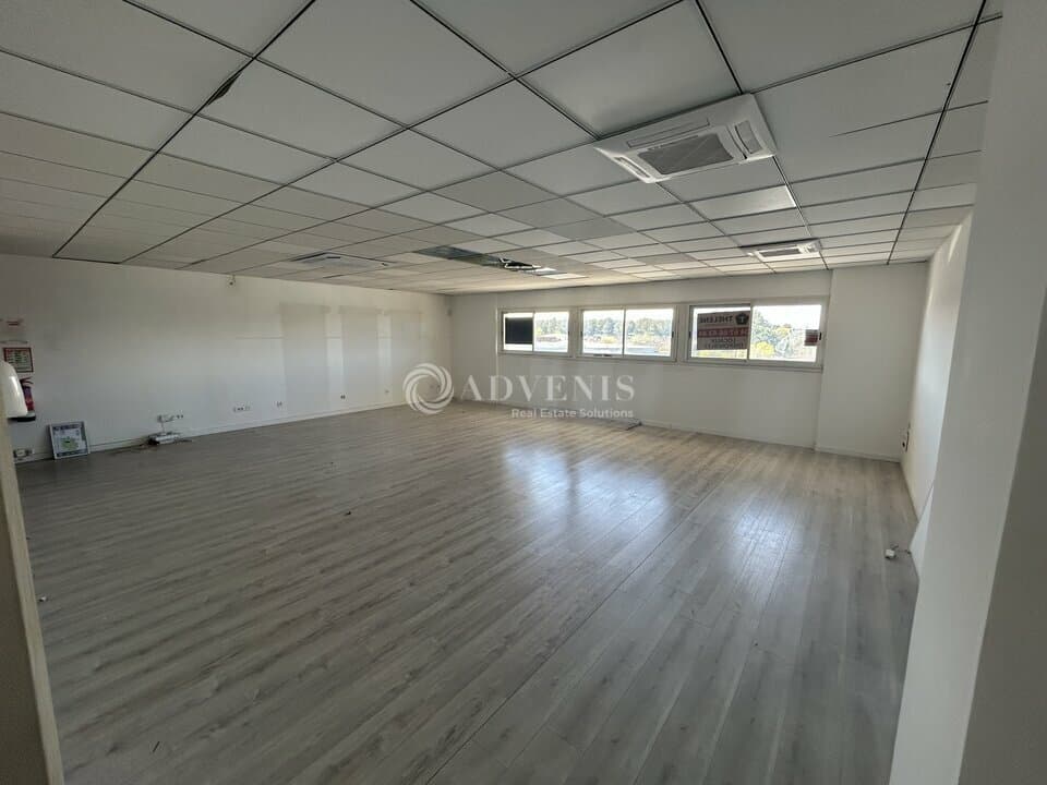 Local commercial · 105 m² · Location — photo 1