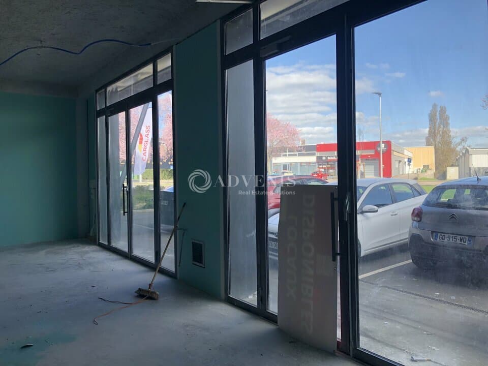 Local commercial · 350 m² · Location — photo 2