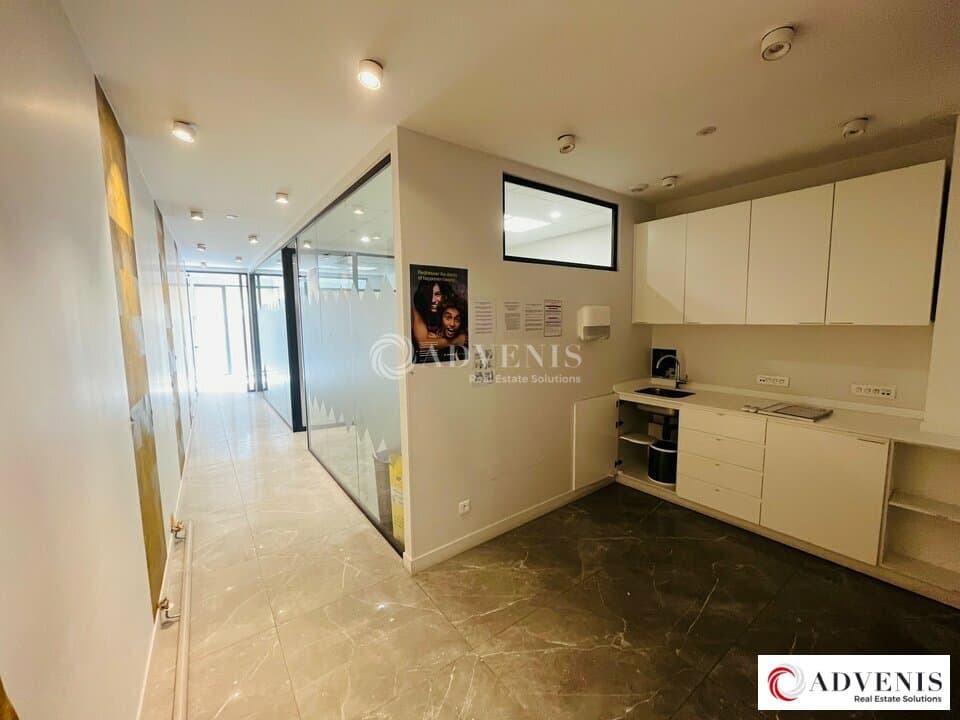 Local commercial · 339 m² · Location — photo 3