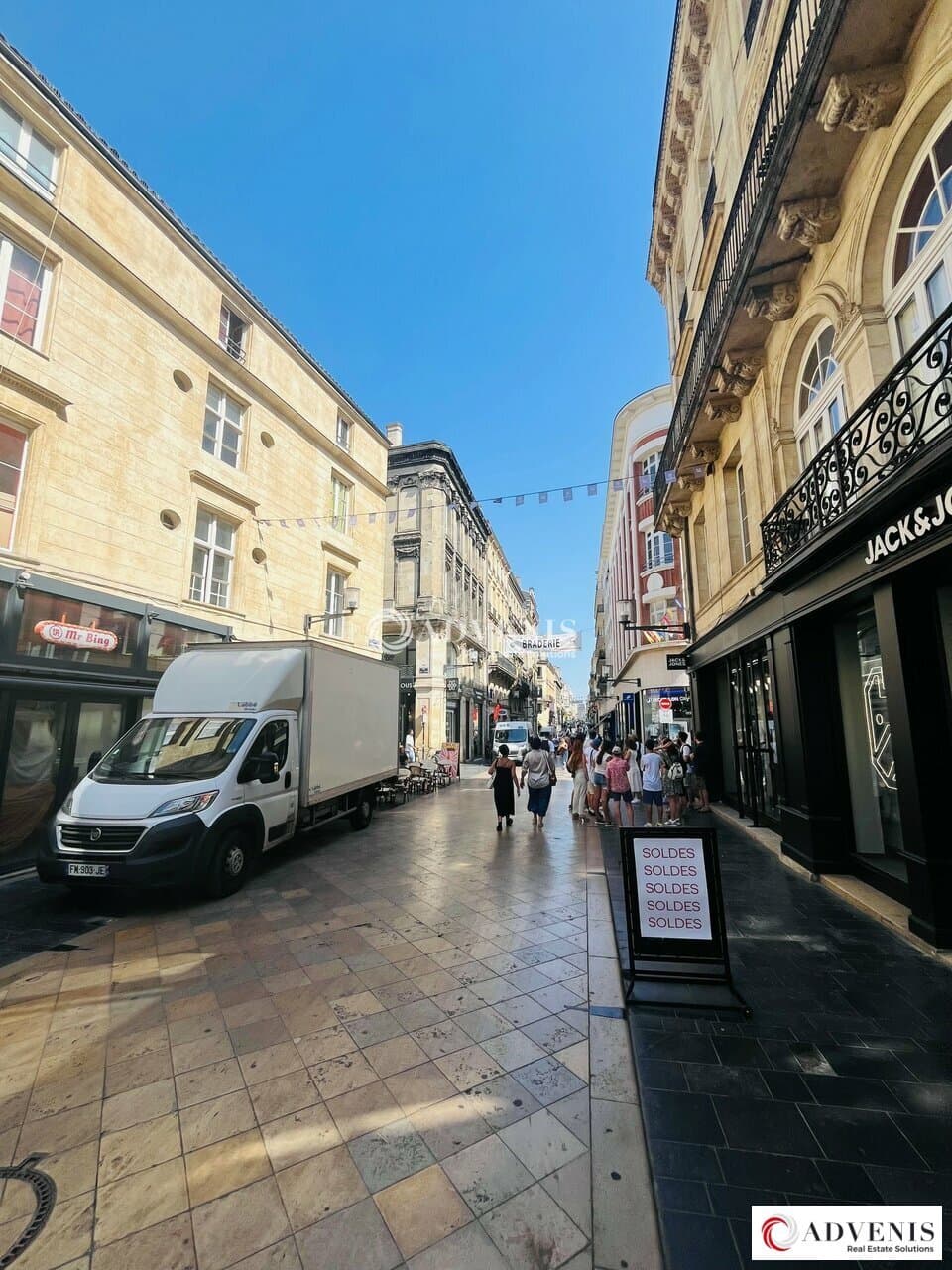 Local commercial · 339 m² · Location — photo 1