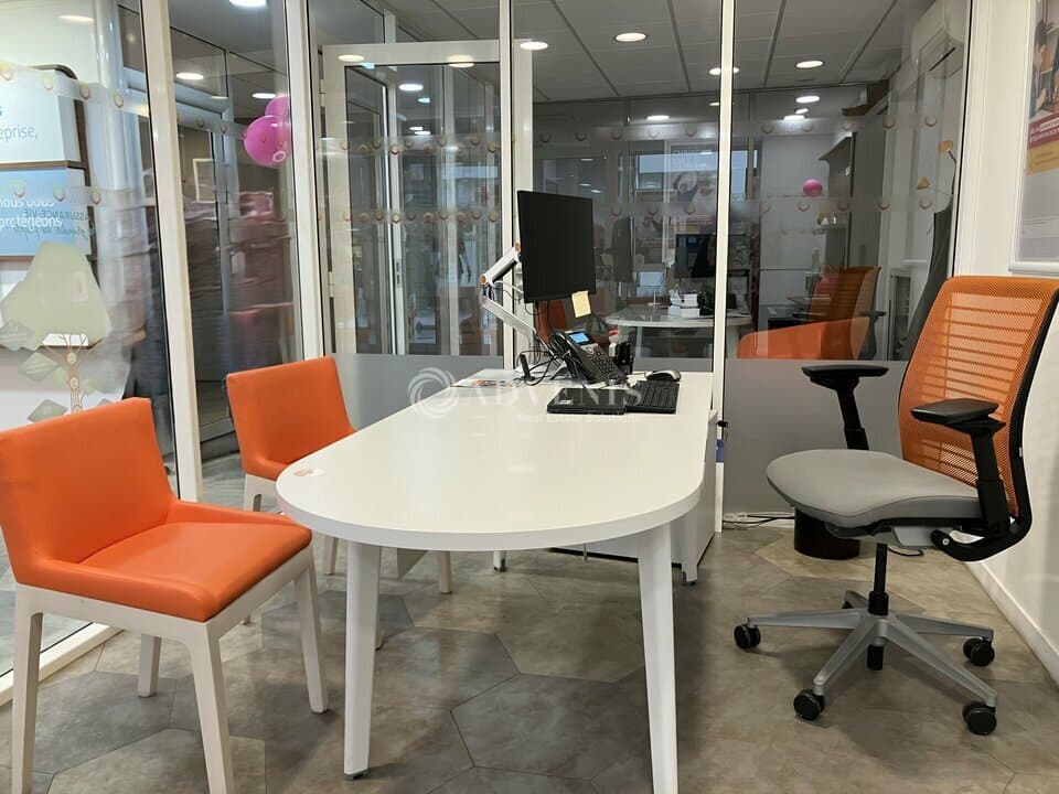 Local commercial · 198 m² · Location — photo 2