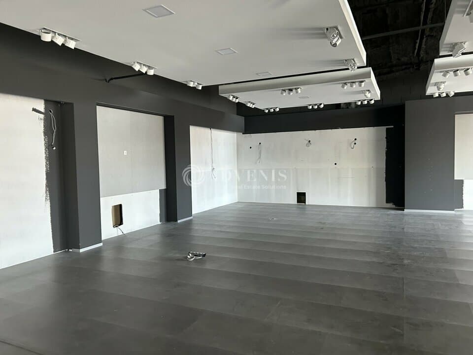Local commercial · 500 m² · Achat des murs — photo 2