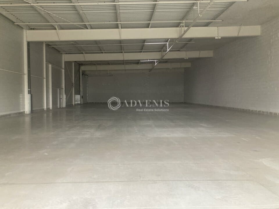 Local commercial · 812 m² · Location — photo 2