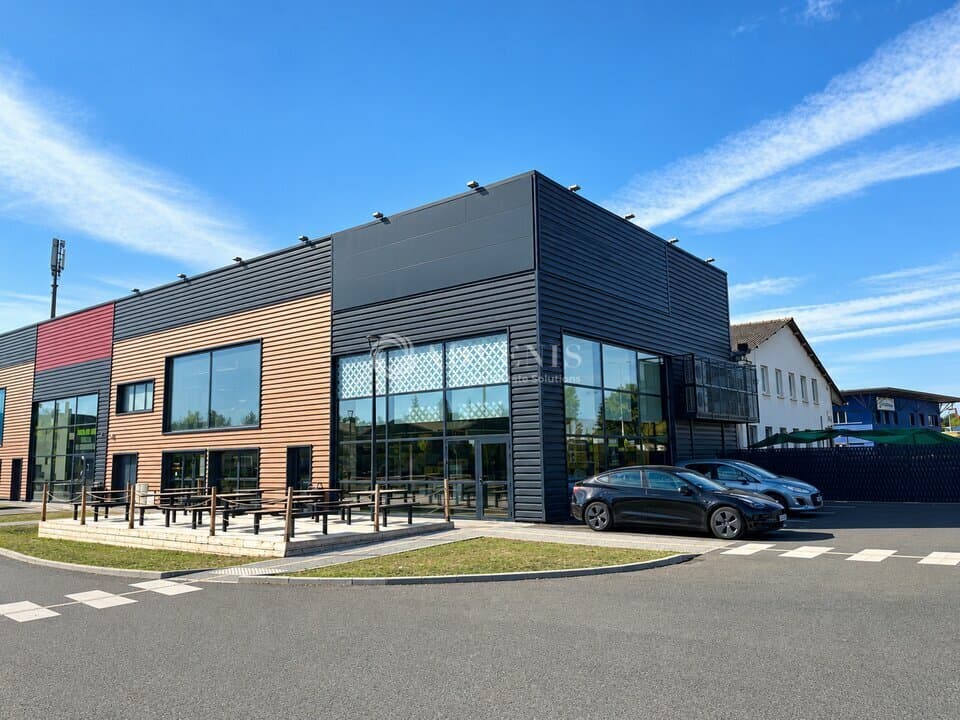 Local commercial · 300 m² · Location — photo 1