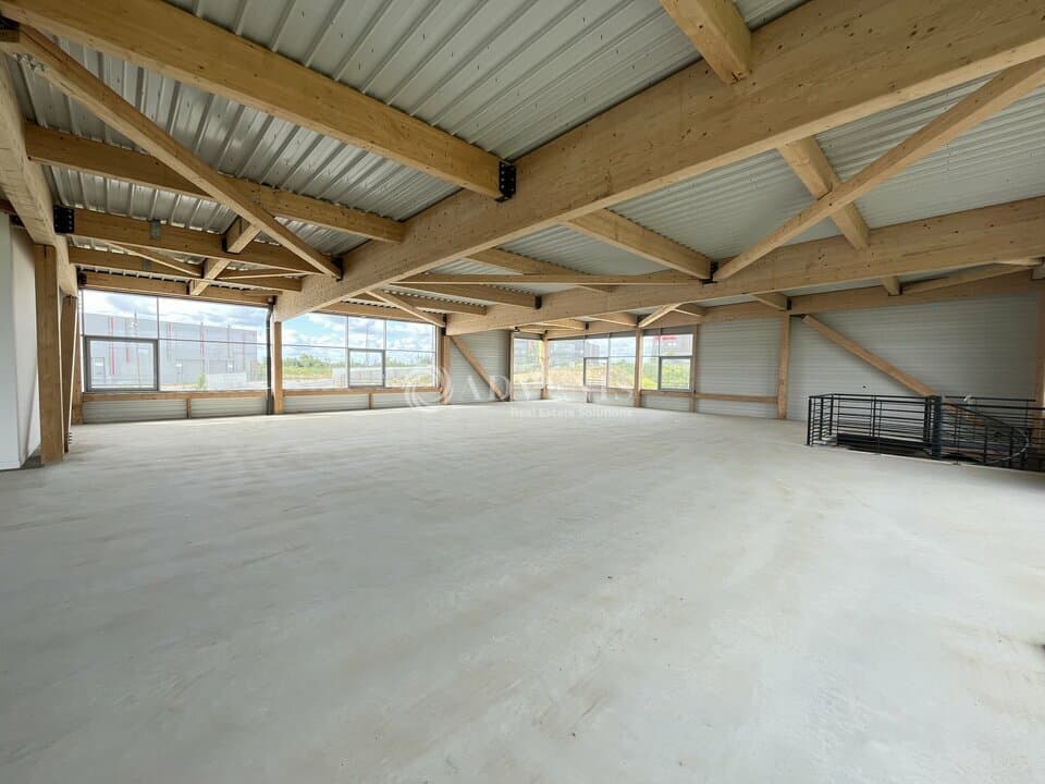 Local commercial · 1373 m² · Achat des murs — photo 3
