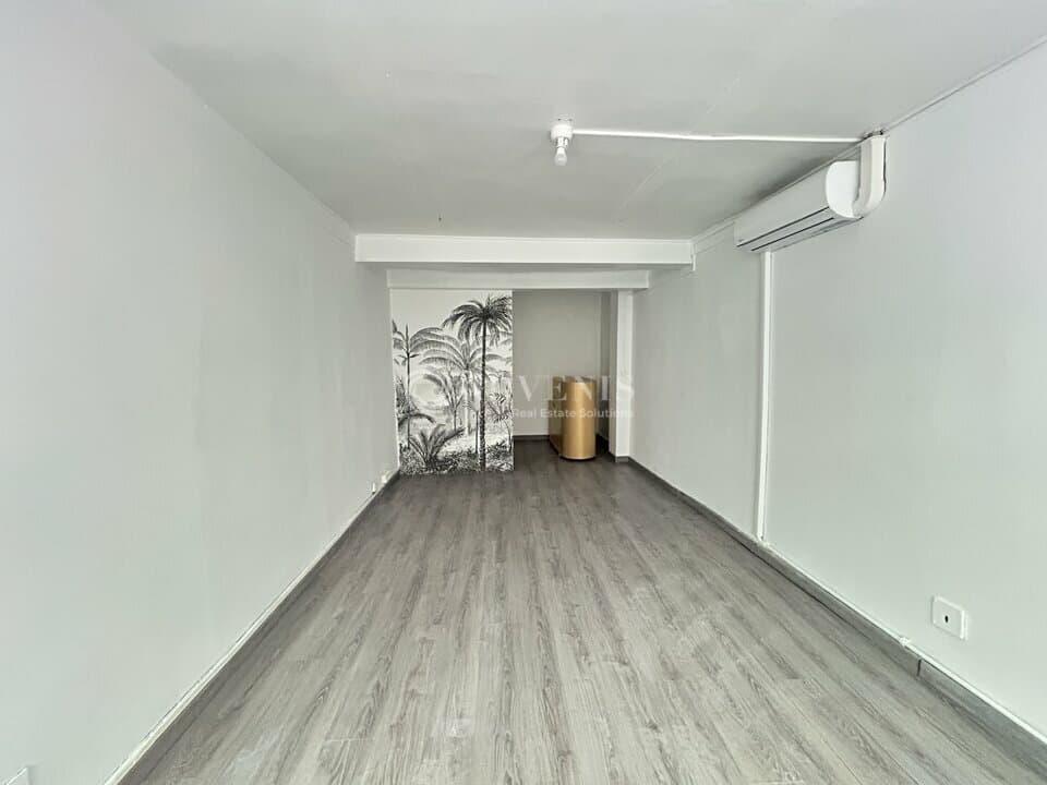Local commercial · 100 m² · Location — photo 1