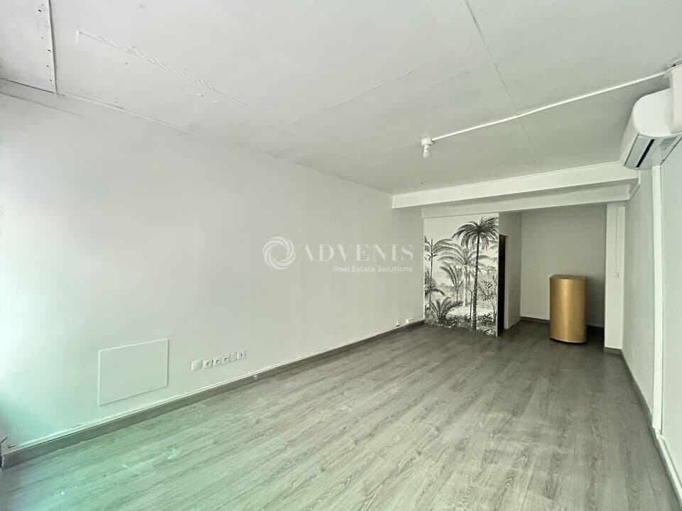 Local commercial · 100 m² · Location — photo 3