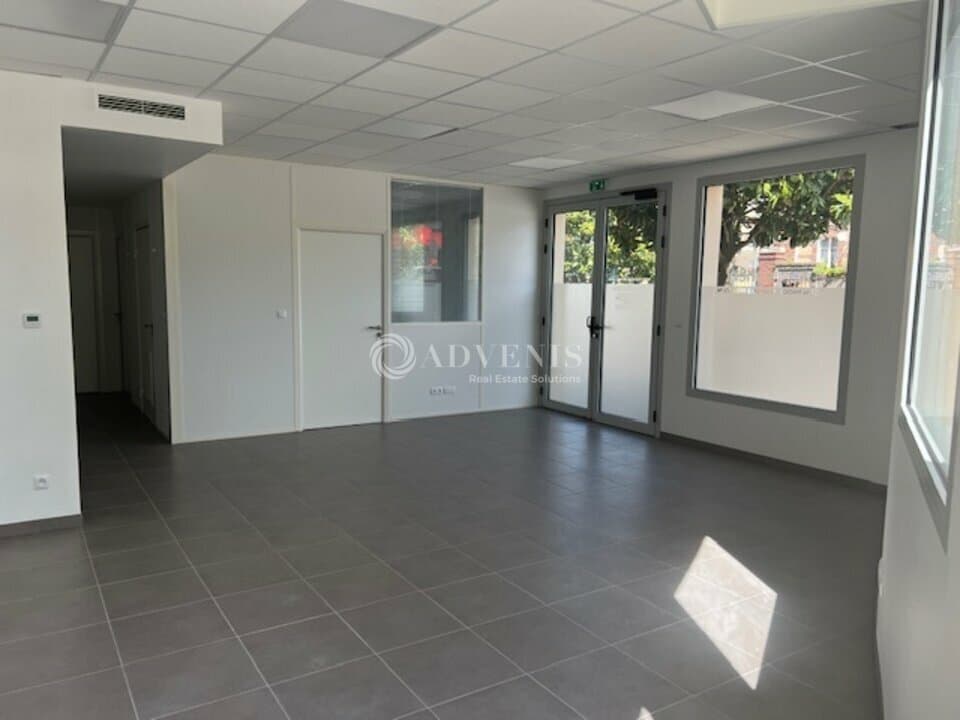 Local commercial · 97 m² · Location — photo 2