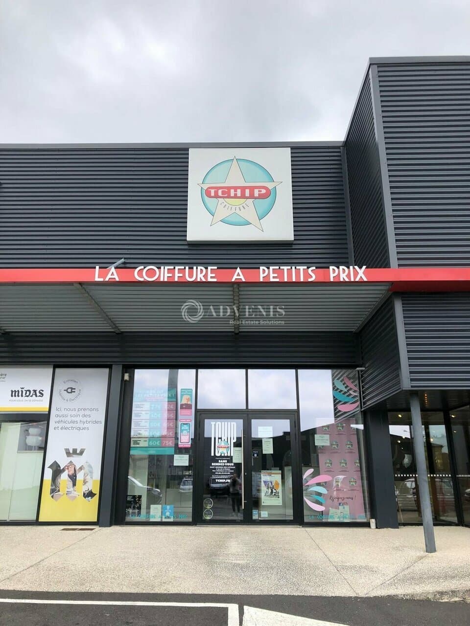 Esthetique, Coiffure · 135 m² · Location — photo 1