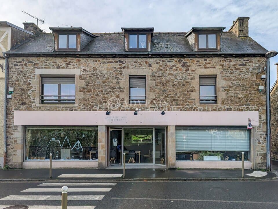 Local commercial · 135 m² · Location — photo 1