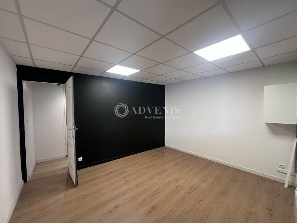 Local commercial · 56 m² · Location — photo 3