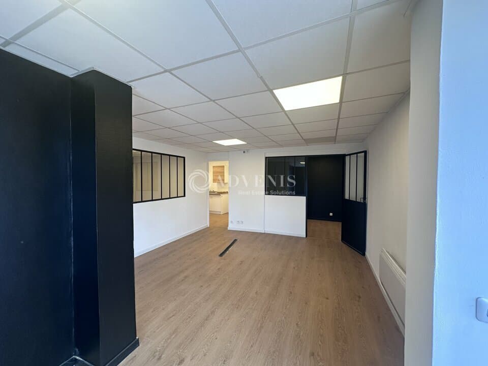 Local commercial · 56 m² · Location — photo 2