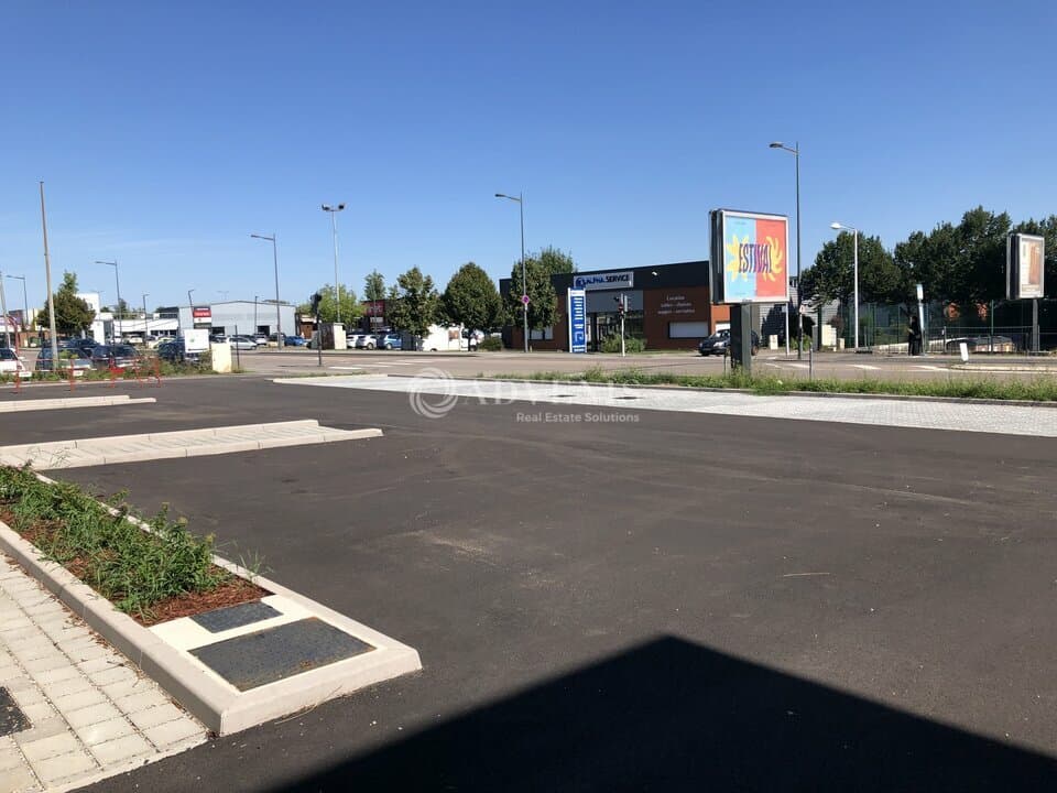 Local commercial · 480 m² · Location — photo 3