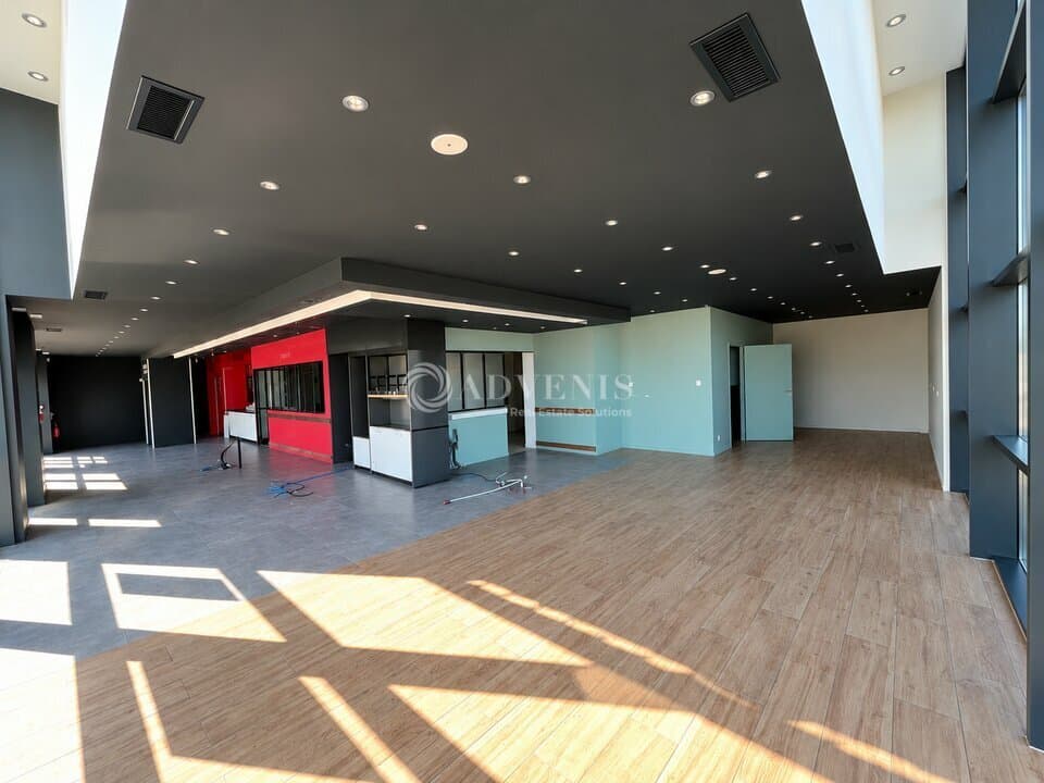 Local commercial · 300 m² · Location — photo 3