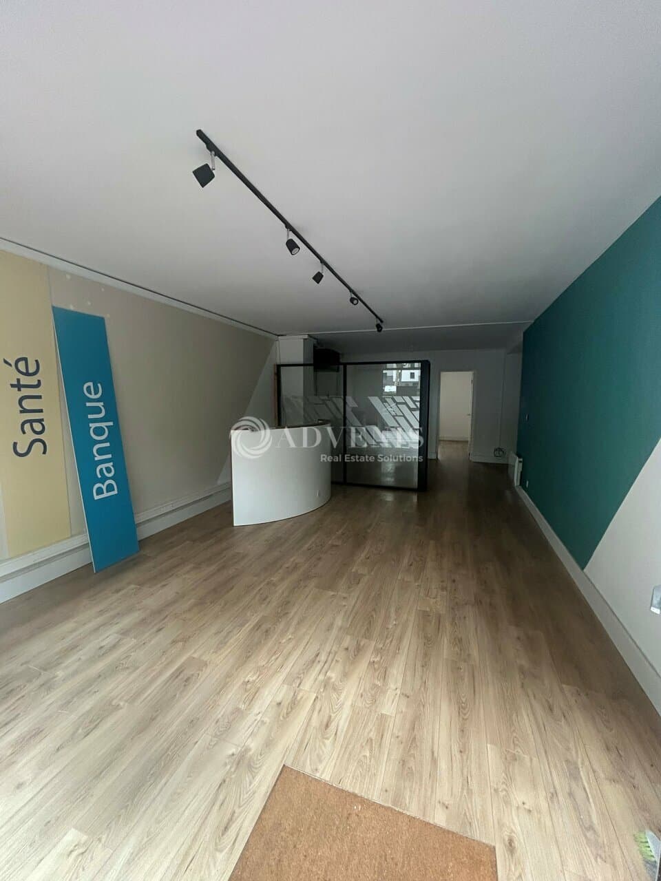 Agence d-Assurance · 63 m² · Location — photo 1