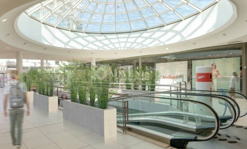 Local commercial · 1370 m² · Location — photo 2
