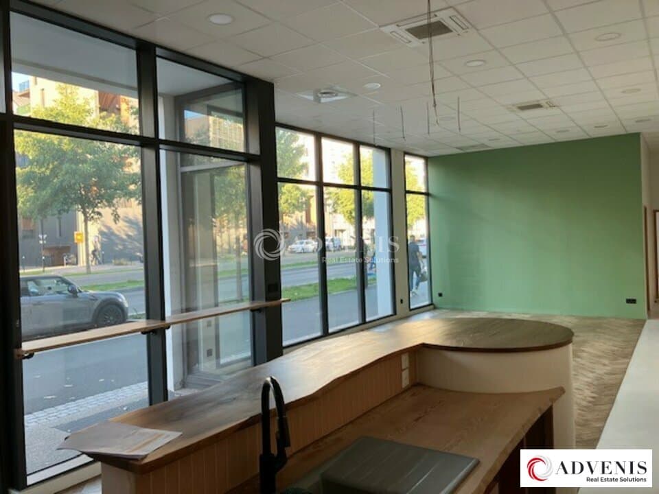 Local commercial · 223 m² · Location — photo 3
